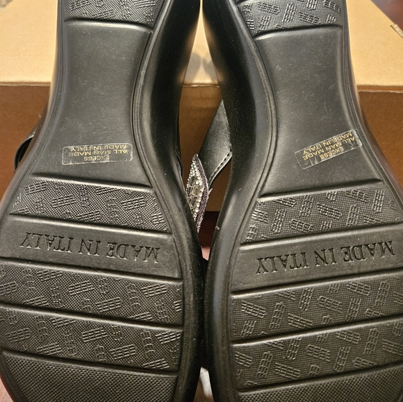 Women black Italian leather flip flops with silver sequins. - Picture 2 of 4